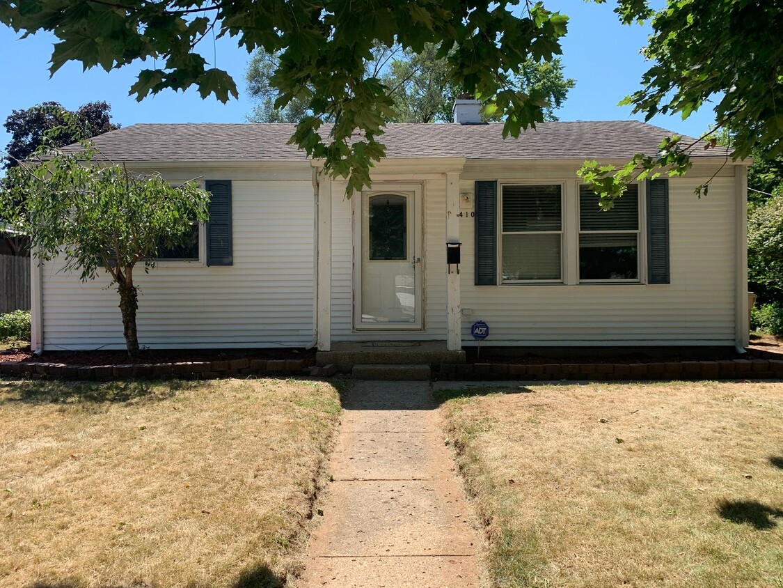 Primary Photo - Cute 2 Bedroom House