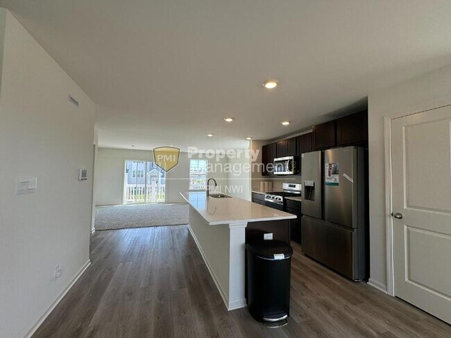 Building Photo - 8710 Larkspur Ln