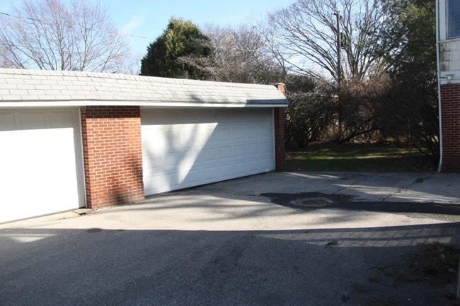 Building Photo - 2142 Collinway St