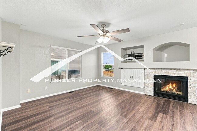 Foto del edificio - Spacious 4-Bedroom Home with a Finished Basement, 2 car garage, EV Charger and Low Maintenance, E...