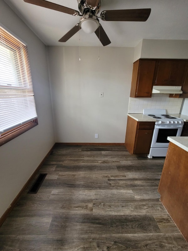 Building Photo - 319 Pershing Ave NE