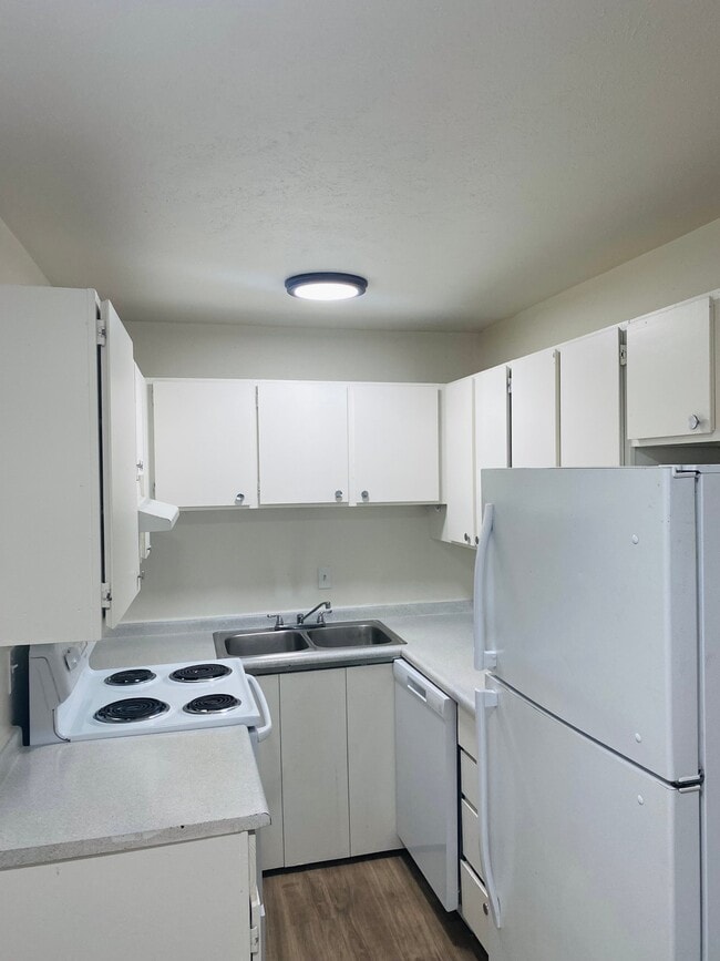 Building Photo - 250 S 900 E