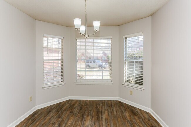 Foto del edificio - 1795 Black Bear Cir W