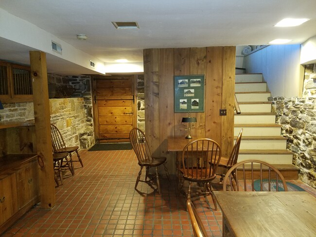 Foto del edificio - 294 Jones Hollow Rd