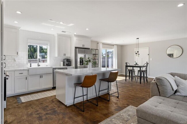 Building Photo - Charming Home in Lower Paradise (With Owne...