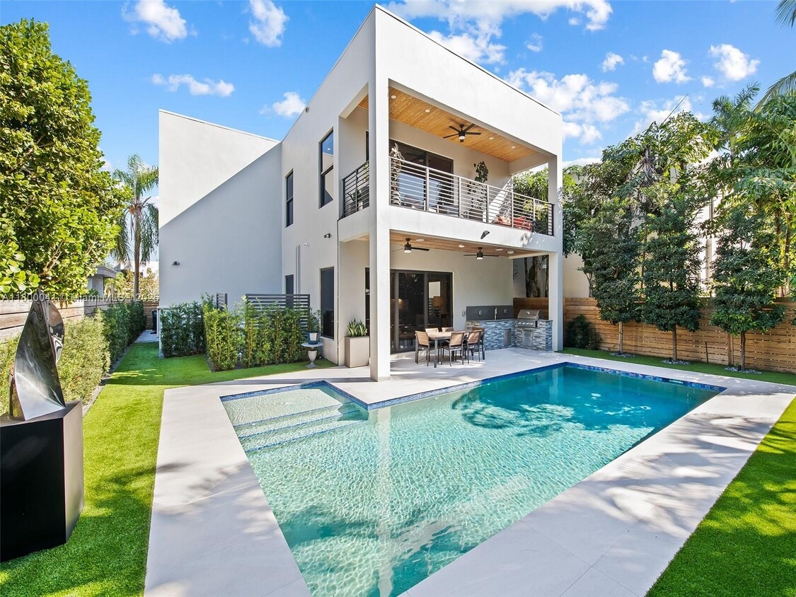 Foto principal - 739 NE 17th Way