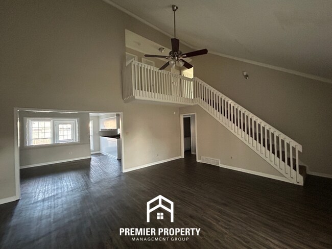 Foto del edificio - Spacious 3 Bedroom Home for Rent in Memphis | Vaulted Ceilings, Fireplace & Fenced Yard