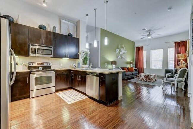 Foto del edificio - 2660 N Haskell Ave.