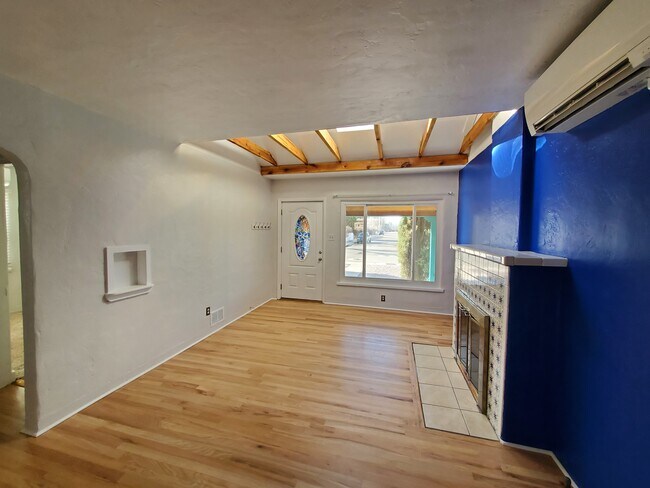 Sala de estar - 4500 Jupiter St NW