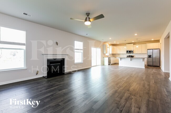 Foto del edificio - 569 Hillpark Ln