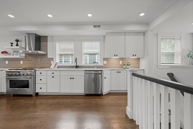 Foto del edificio - 62 Governor Winthrop Rd