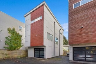 Building Photo - 9609 Roosevelt Way NE