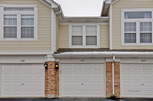 Building Photo - 1015 Huntington Dr