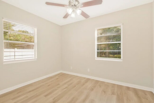 Foto del edificio - 4565 Merrimac Ave