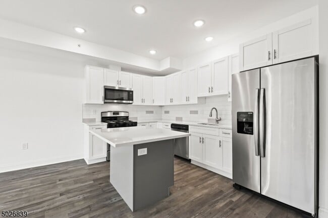 Building Photo - 79 4th Ave