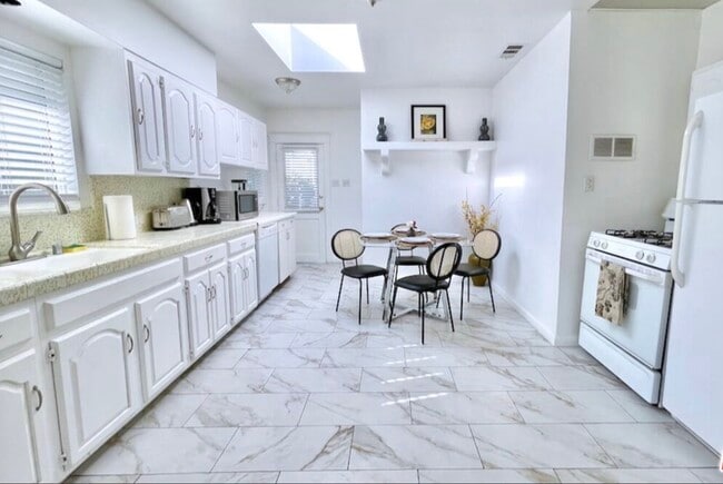 Foto del edificio - 8655 Clifton Way
