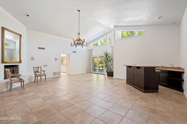 Building Photo - 7250 E Paradise Dr