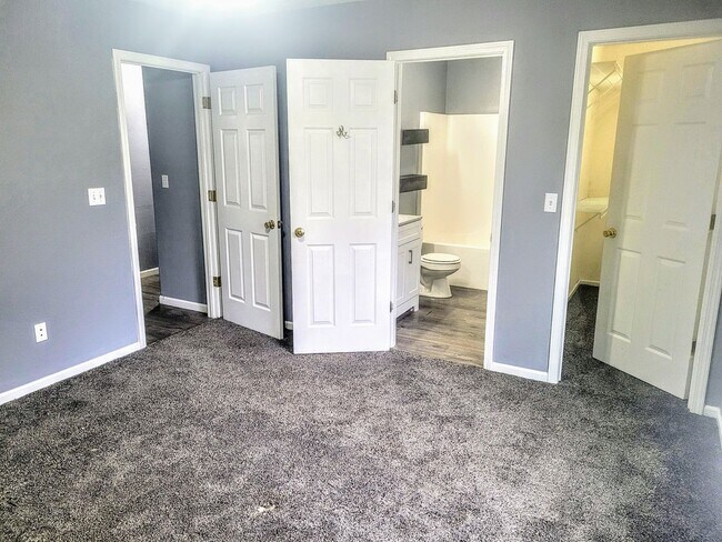 Foto del edificio - Fenced in home