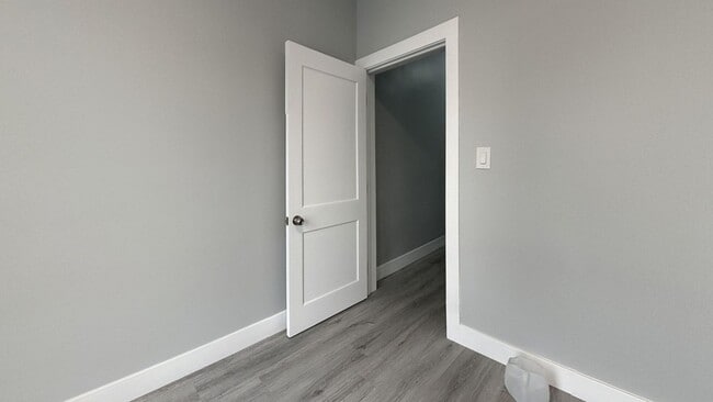 Building Photo - Renovated 3 Bed, 2 Full Bath Rental with Upscale Kitchen
