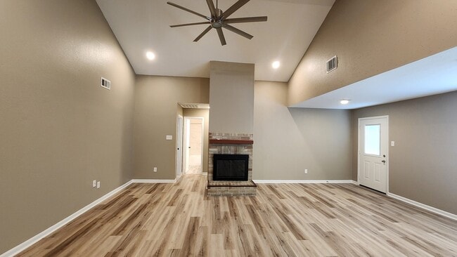 Building Photo - 10735 Parkland Woods Dr