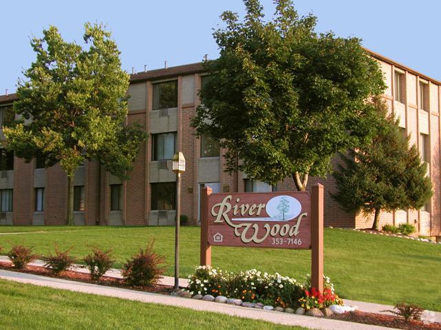 Riverwood Court Apartments Milwaukee Wi Apartments Com