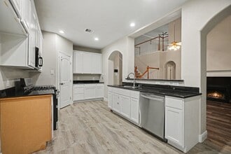 Building Photo - 3808 Armand Dr