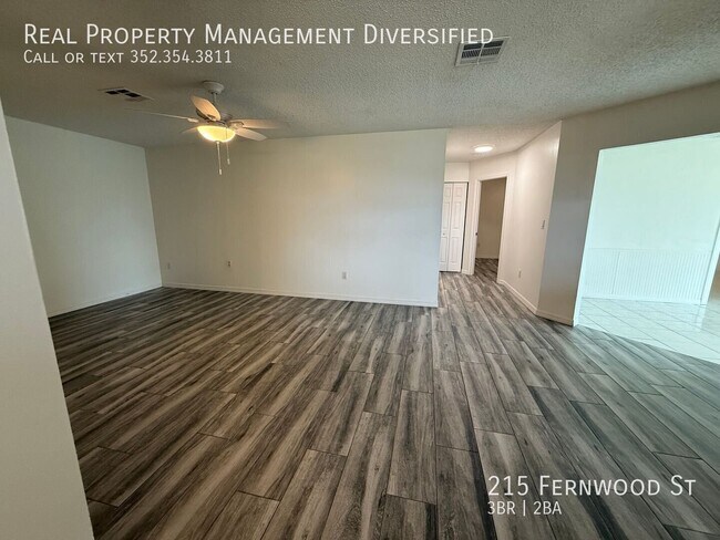 Building Photo - 215 Fernwood St