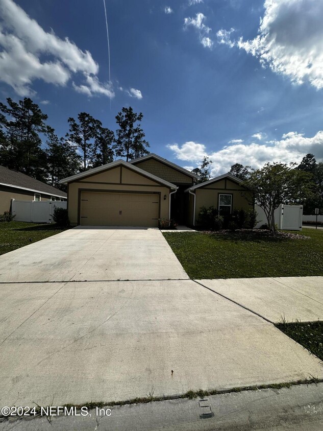 Primary Photo - 8515 Lake George Cir E