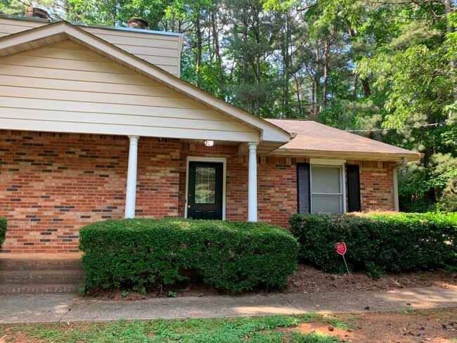 Building Photo - 2 Bedroom 2 Bath Home for Rent in Tucker!!