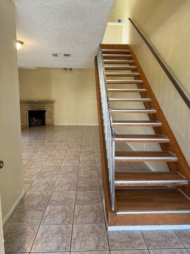 Foto del edificio - 6106 Wilderock Dr