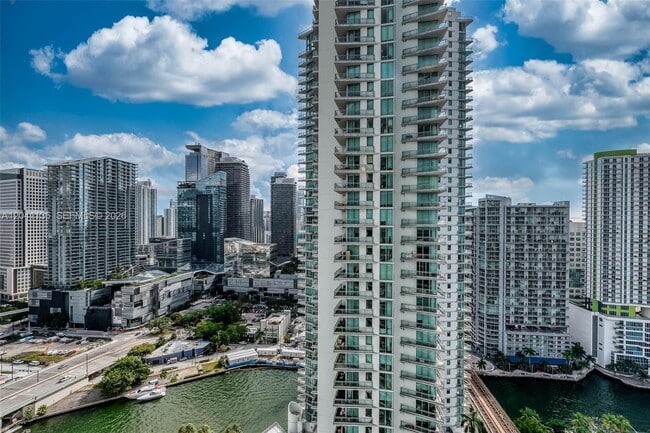 Foto del edificio - 90 SW 3rd St