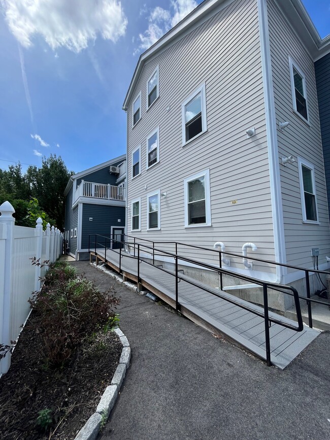 Building Photo - 925-927-927 Massachusetts Ave