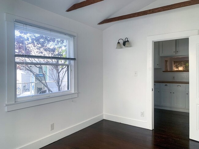 Foto del edificio - 5670 York Blvd