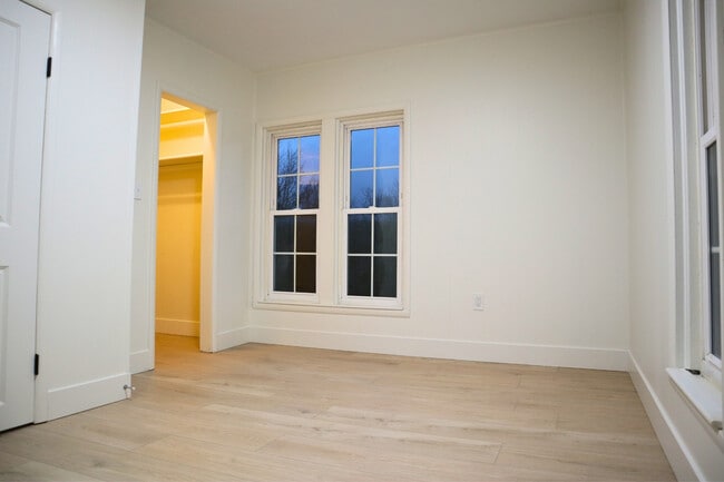 Foto del edificio - 5621 4 Mile Rd NE