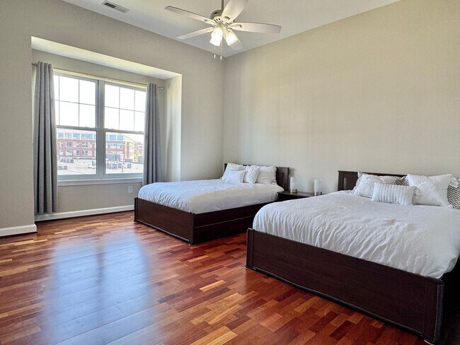 Foto del edificio - NEWPORT NEWS - STUNNING APARTMENT IN  THE ...