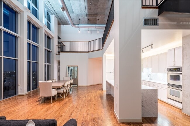 Foto del edificio - 4899 Montrose Blvd