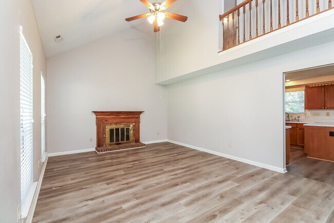 Foto del edificio - 3416 Mayhurst Dr