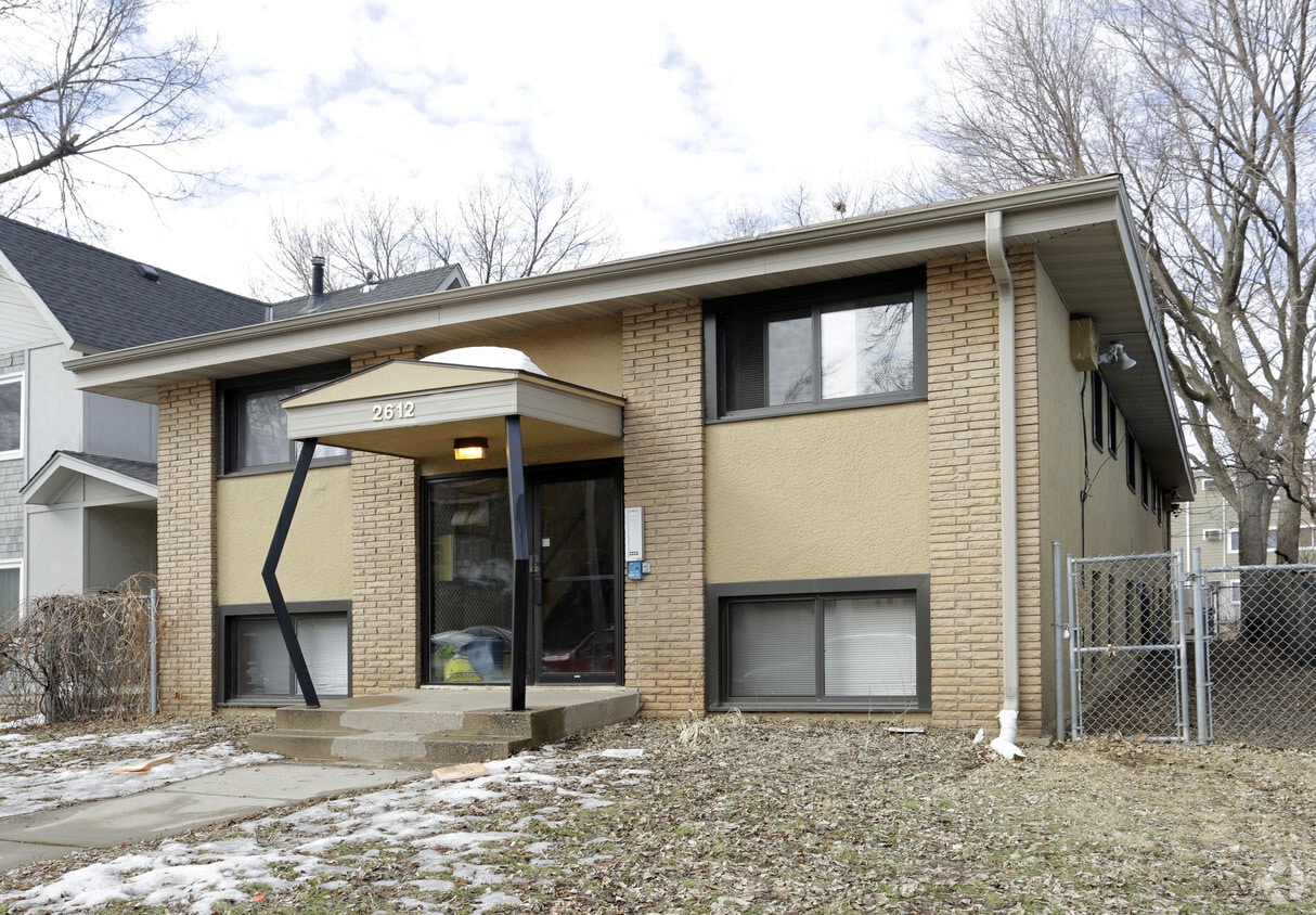 Primary Photo - 2612 Pillsbury Ave