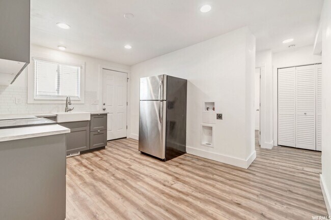 Building Photo - 927 W 1100 N