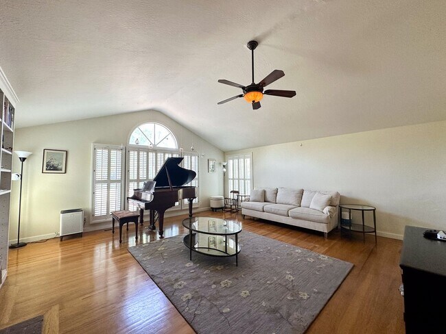 Foto del edificio - 15694 Longwood Dr