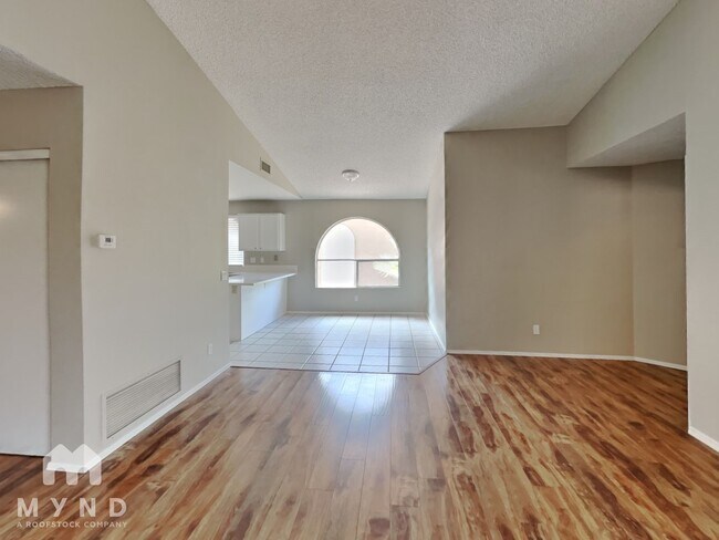 Building Photo - 16002 S 30th Pl
