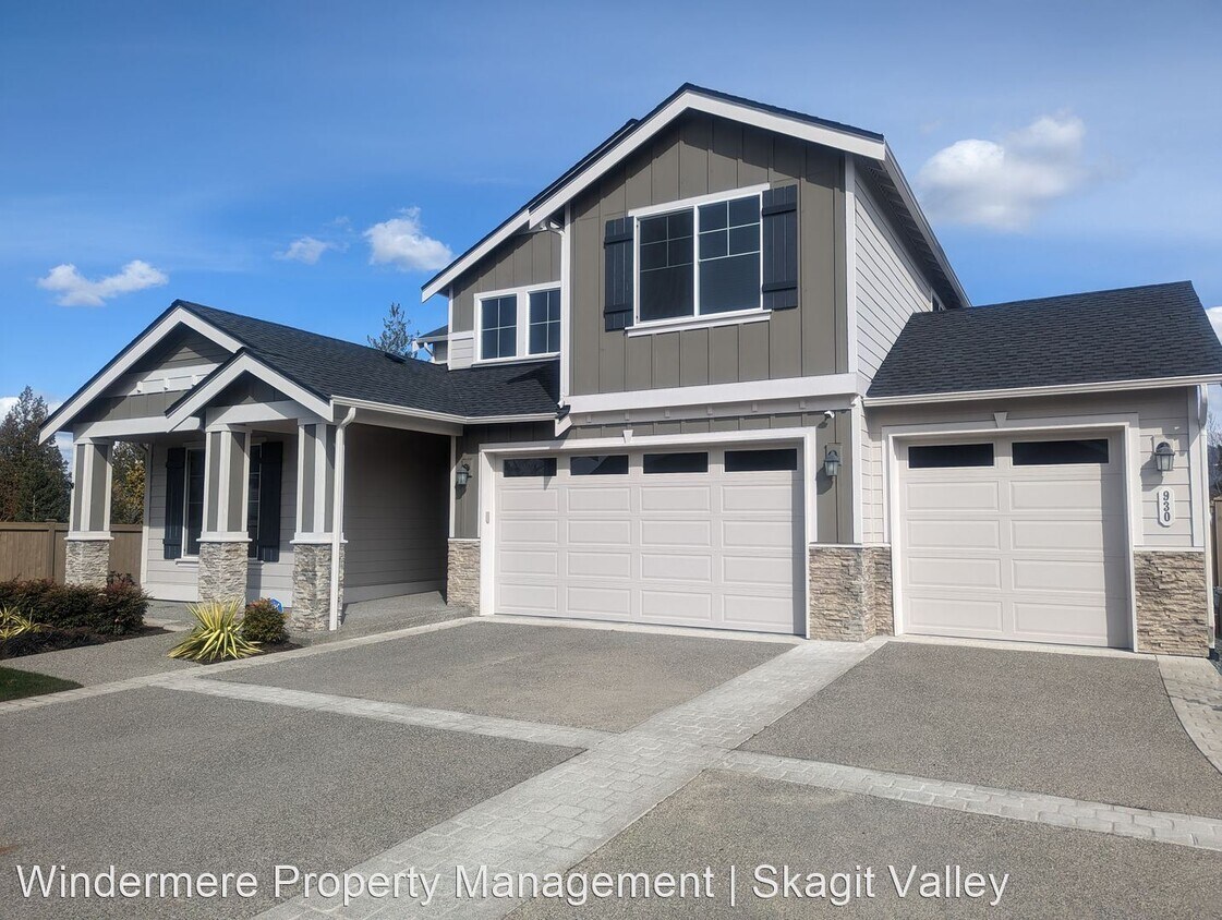 4 br, 3 bath House 930 Rainier Loop House Rental in Mount Vernon