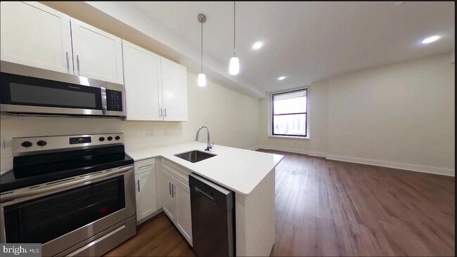 Building Photo - 150 S Independence Mall W