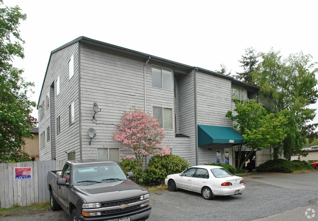 Primary Photo - 950 107th St