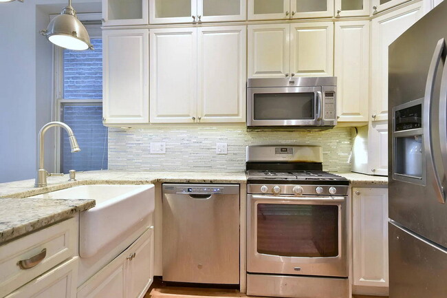 Building Photo - 1316 N Artesian Ave