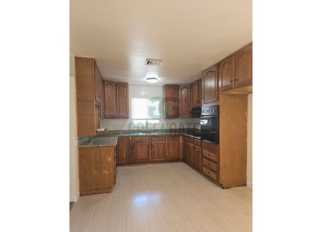 Building Photo - Single-Family Modesto Home Available! - 18...