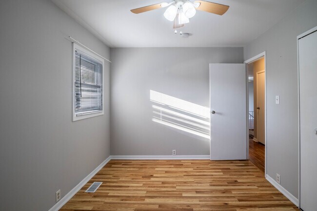 Building Photo - 320 Hemlock Ave