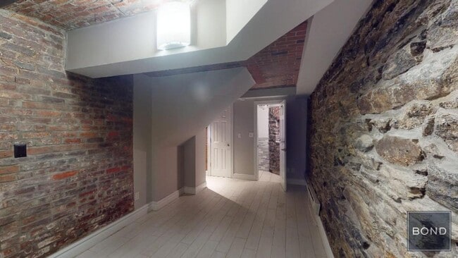 Building Photo - 246 Mott St