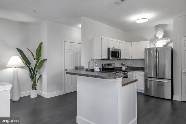 Building Photo - 1712 Lake Shore Crest Dr