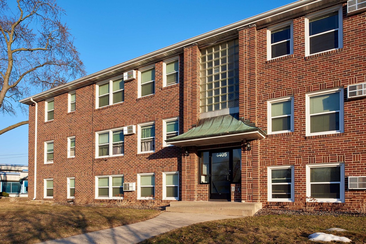 Primary Photo - Highway 7 Apartments